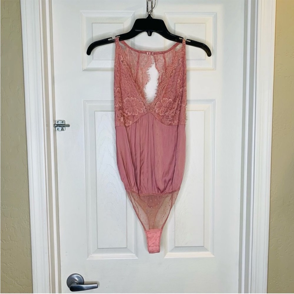 Free People Melrose Lace Bodysuit Open Back Pink Size Small - Picture 6 of 12